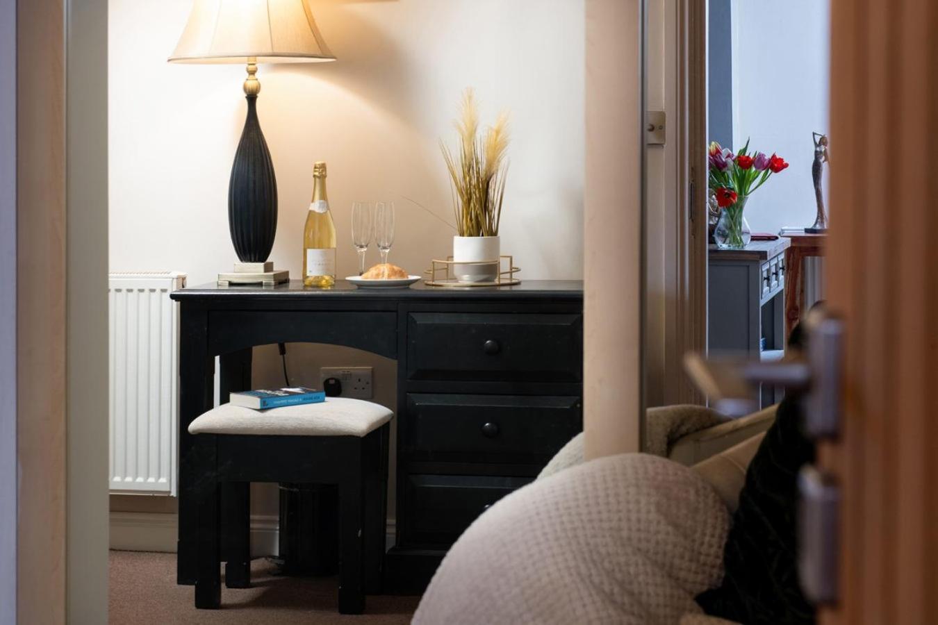 Number 3 Pier Road Apartment Уитби Екстериор снимка